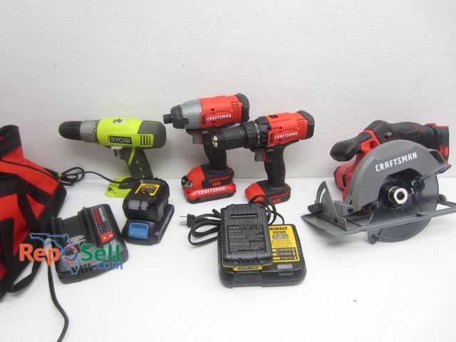 Lot 31-7095 - Tool Lot: Craftsman 20V Circ Saw, (2) DeWalt 20V Batteries w/(2) Chargers, Ryobi 18V Drill #271, etc...