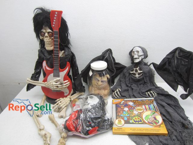 Lot 31-6308 - Halloween Decor: Hanging Decor, Window Craft Kit, etc.