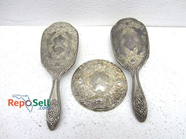 Lot 31-9567 - Vintage Vanity Set