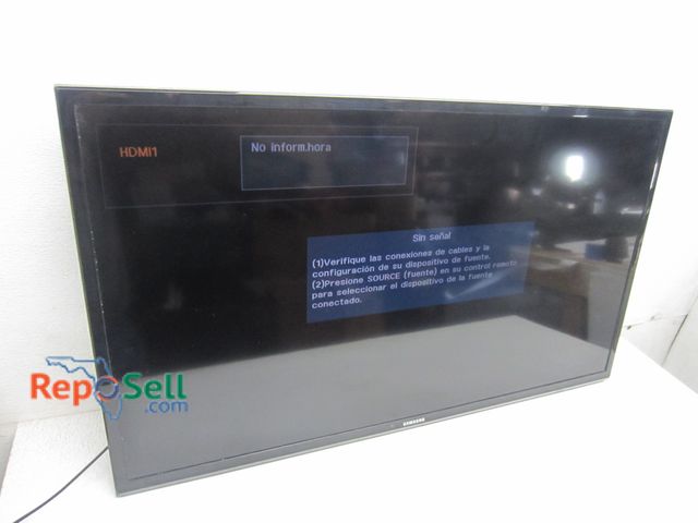 Lot 31-9489 - Samsung 39-inch TV powers on. UN40ES003AF.