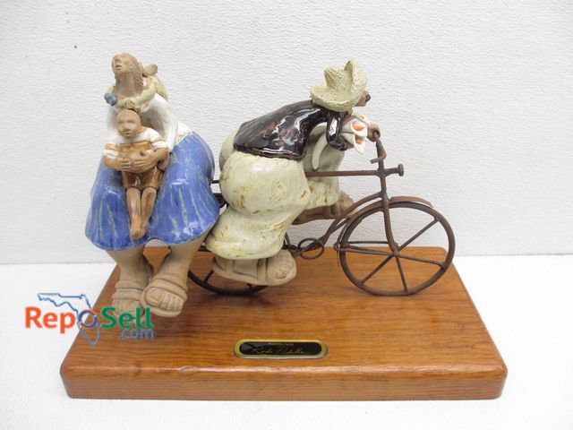 Lot 31-8071 - "Familia Feliz" Art by Rodo Padilla