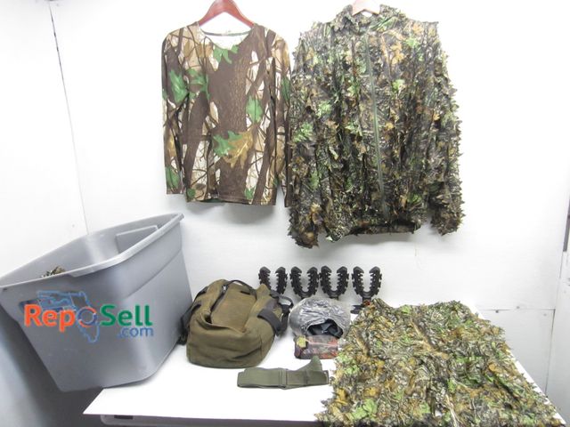 Lot 31-1051 - Bow Hunting Gear: Pants, Shirts, Jackets, Safety Harness, Etc.
