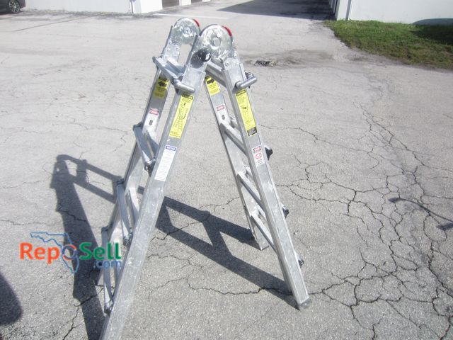 Lot 31-7055 - Franklin 17' Multi-Task Metal Ladder