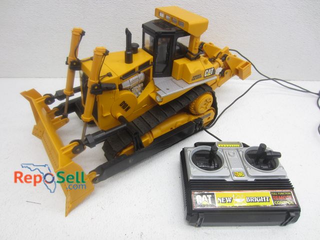 Lot 31-6495 - New Bright Remote Control Caterpillar Bulldozer