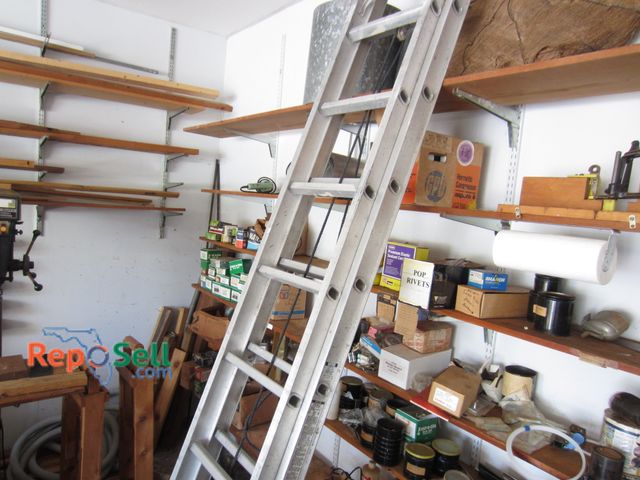 Lot 31-2058 - 20ft Aluminum Extension ladder