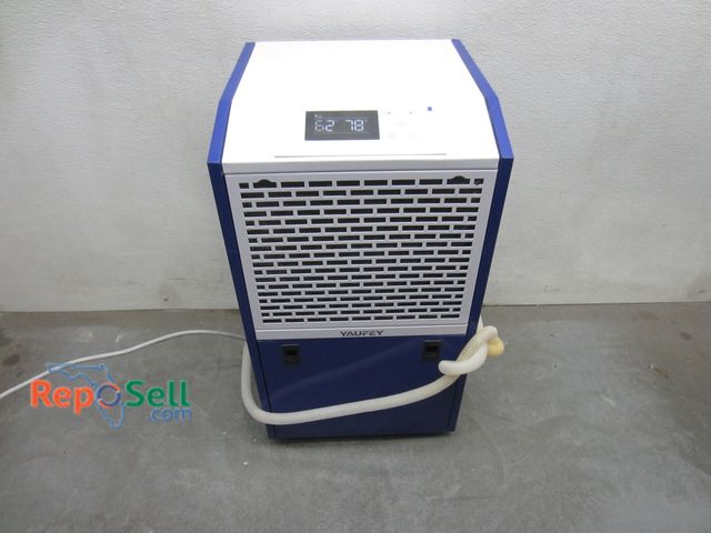 Lot 31-1262 - Yuafey Rolling dehumidifier PD606C - power on