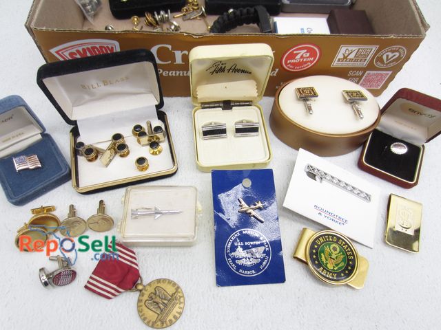 Lot 31-7467 - Mens Jewelry: Money Clips, Cuff Links, etc.