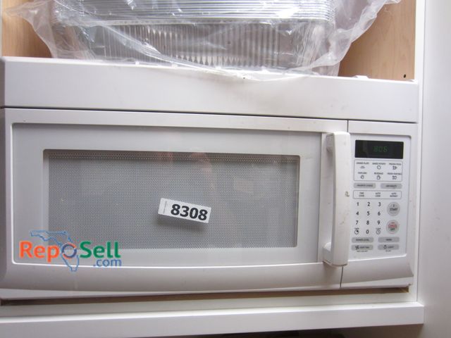 Lot 31-8308 - White Over the Range Microwave (powers on)  Model: MCO165UW