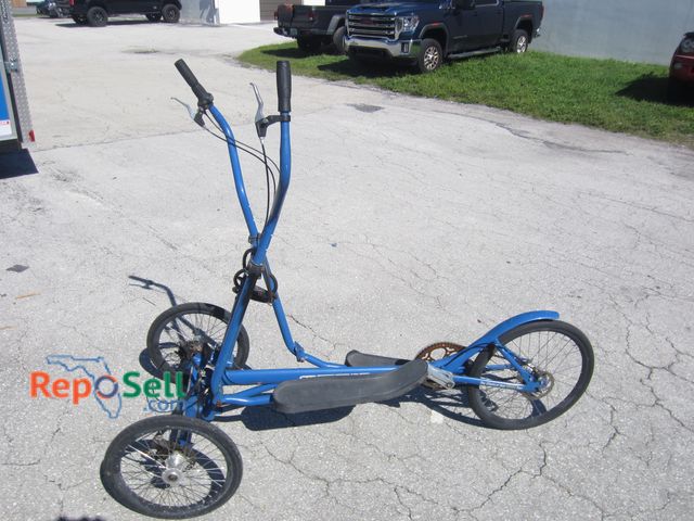 Lot 31-3291 - Street Strider Elliptical Bike