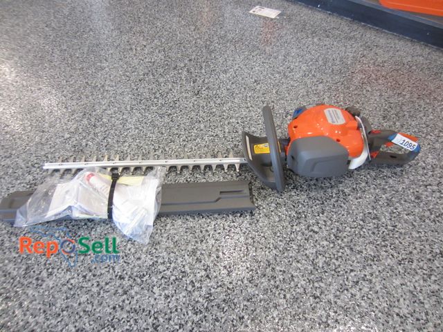 Lot 31-1095 - Husqvarna New 122HD60 blower