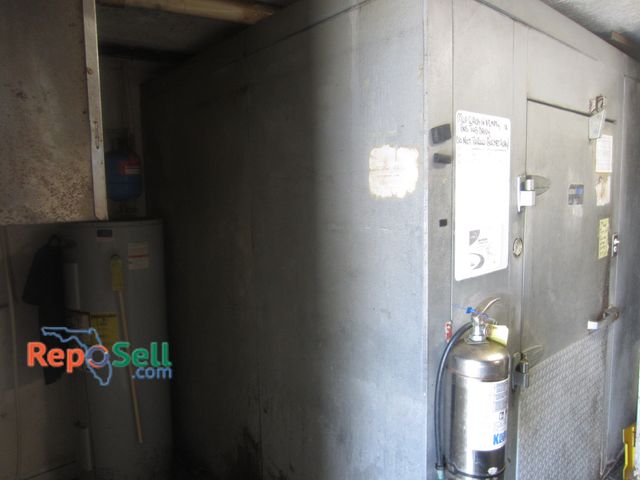 Lot 31-2046 - Ameri Cooler Walk-In Cooler w/Outside Unit, 128"W x 82"D x 91.5"H - Consignor States it Works - BUYE...