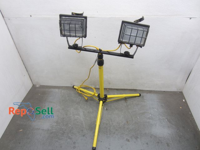 Lot 31-8304 - Portable Shop Light on Tripod Stand - Powers On