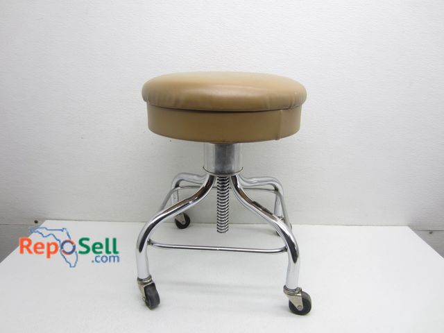 Lot 31-6035 - Tan Exam/Shop Stool