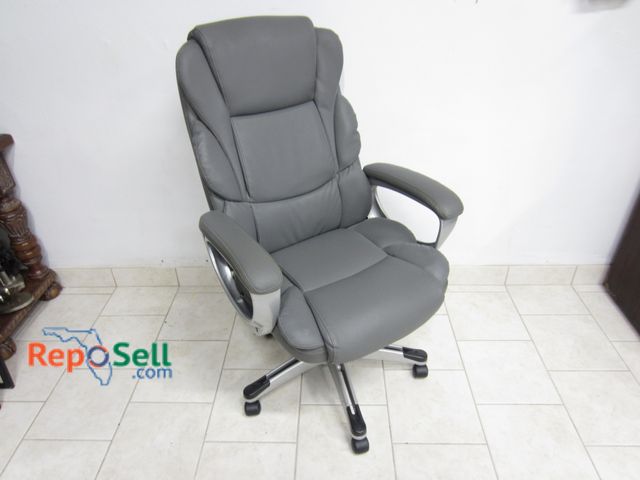 Lot 31-1029 - Gray Rolling Computer Chair
