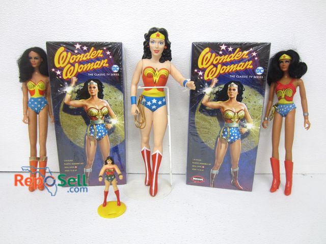 Lot 31-1218 - (6) Wonder Woman Action Figures: two new inbox, 1/8 scale, 13-inch with stand, various years, etc.