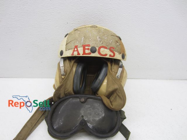 Lot 31-6074 - 1984 Flight-Deck Crewman's Cloth Helmet