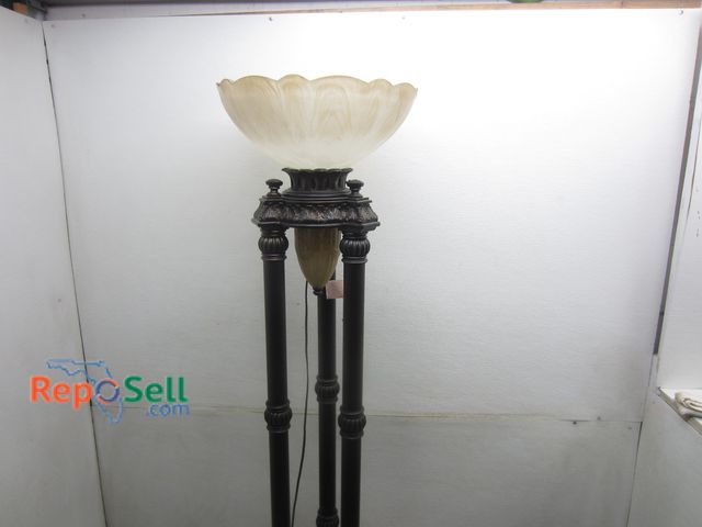 Lot 31-4214 - 3-Way Floor Light 6' T - Power On