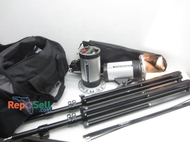 Lot 31-5494 - Studio Lighting Lot: Photo Bright Lighting SL 200 Studio Strobe #2808 Lights, Light Stands, etc.