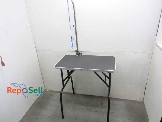 Lot 31-2253 - Pet Grooming Table; 32"h x 30"w x 18"d