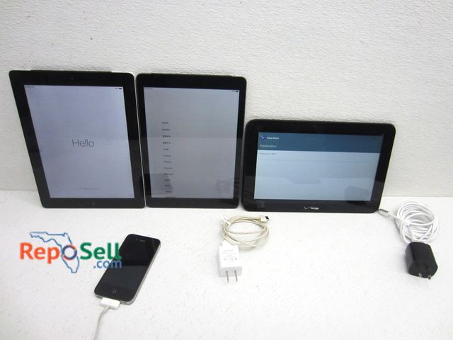 Lot 31-6485 - (3) iPads And (1) iPhone, All With Chargers And All Unlocked