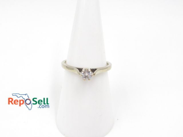 Lot 31-7013 - 14K White Gold Diamond Ring, 0.14ct, Size 6.25 - 1.87g total