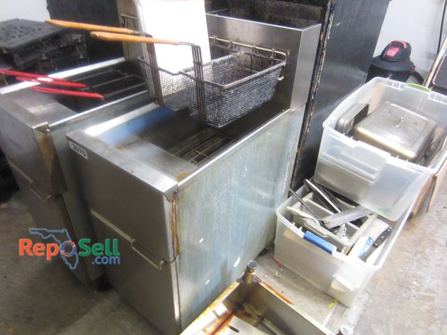 Lot 31-2070 - Dean Deep Fryer w/(2) Baskets, #SR142GP