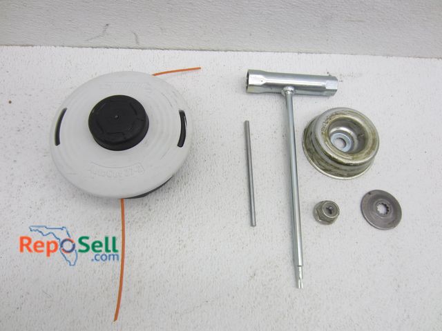 Lot 31-5547 - Weed Wacker Head &amp; Accessories: STIHL Auto Cut 27-2