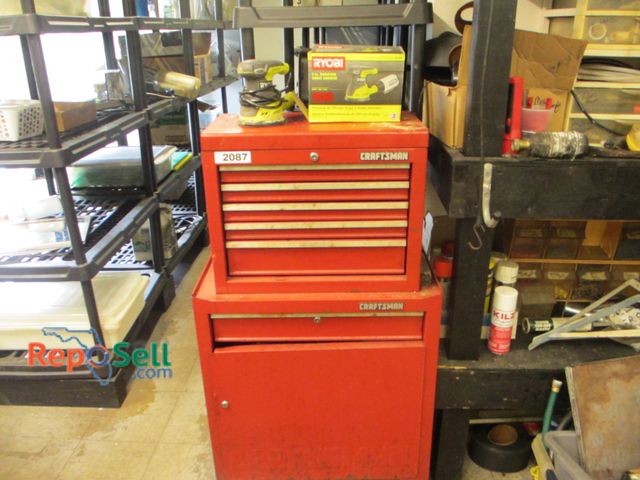 Lot 31-2087 - Craftsman Upper &amp; Lower Rolling Toolbox with Ryobi Sander and Hand Tools - Bring Labor