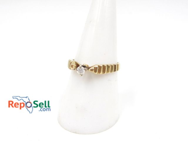 Lot 31-6002 - 12K Yellow Gold Diamond Ring Size 7.75 - 2.02gt