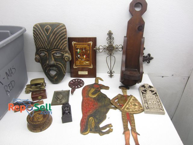 Lot 31-9493 - Lot Of Assorted Estate Decor: Crosses, Wall Art, Sculptures etc - Tote Included
