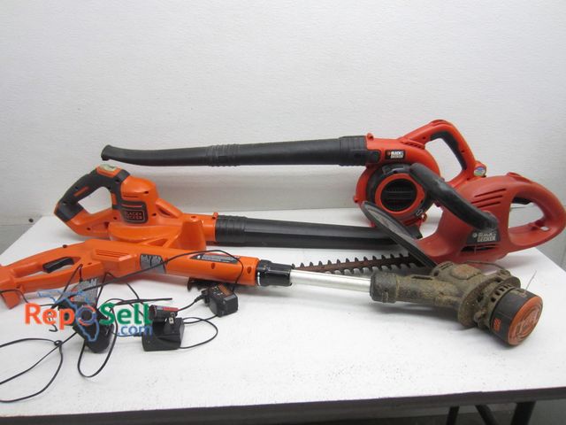 Lot 31-9248 - B&amp;D Yard Tools With Tote: (2) Blowers, Hedge Trimmer And String Trimmer - Untested, Tools Only