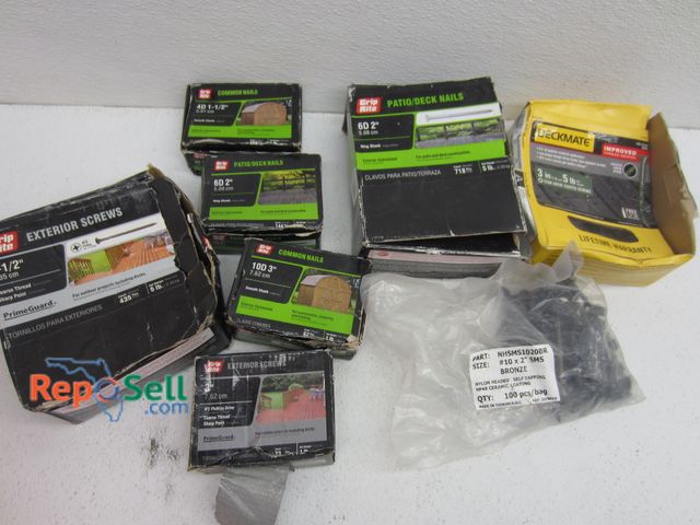 Lot 31-6071 - Lot of Screws and nails