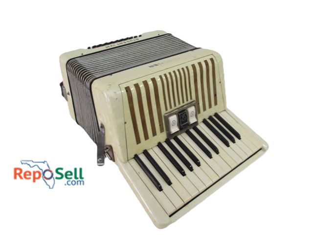 Lot 31-1087 - Vintage Schlager Bamberg Student Accordian