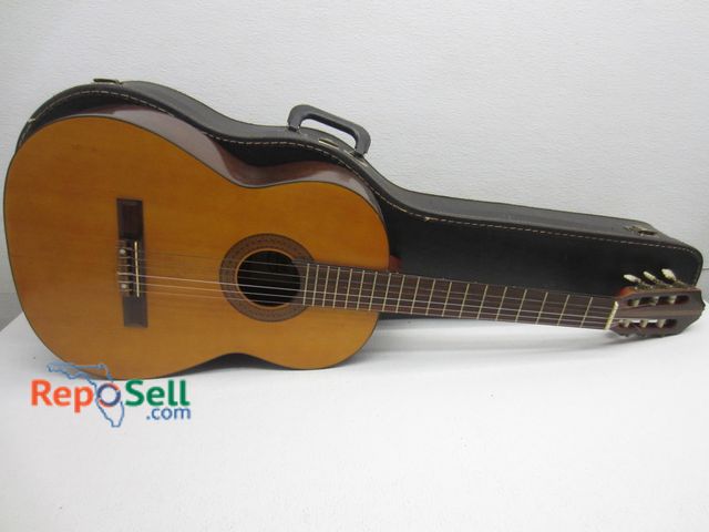 Lot 31-6113 - Vintage Hondo H320 Acoustic Guitar And Case