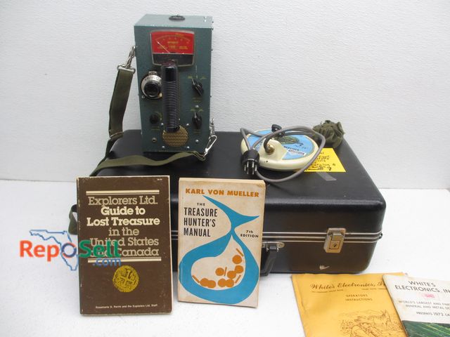Lot 31-9128 - Vintage Whites Elec. Coinmaster Metal Detector with Case, Operators Manual, 1972 Catalog