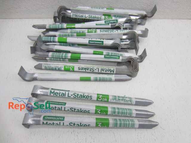 Lot 31-9139 - (30) 3 packs Greenscapes metal L- stakes - shelf pull