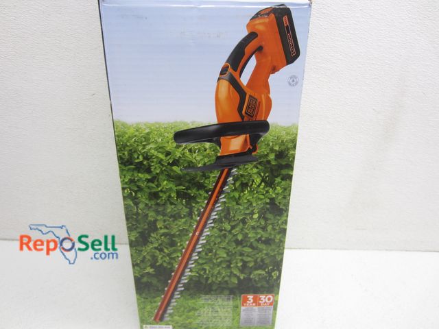 Lot 31-3075 - Black &amp; Decker 40V 24" Hedge Trimmer w/1.5AH Battery &amp; Charger, #LHT2436
