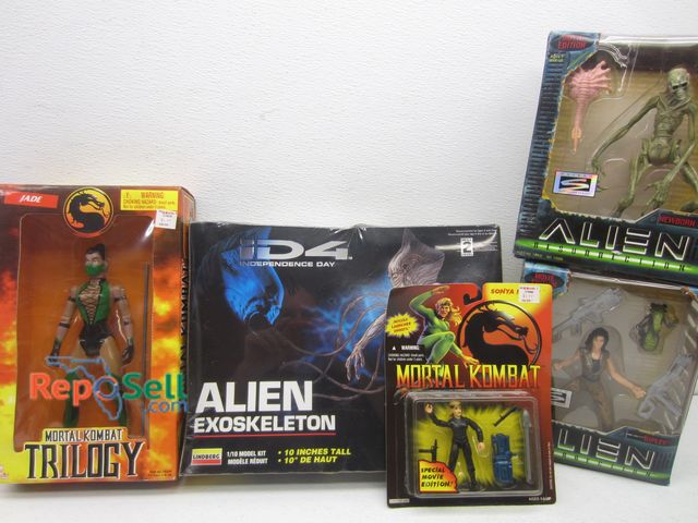Lot 31-8366 - (5) Collectible Toy Lot: Alien, Mortal Kombat