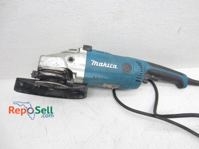 Lot 31-6191 - Heavy Duty Makita Angle Grinder #GA7021 - Powers On