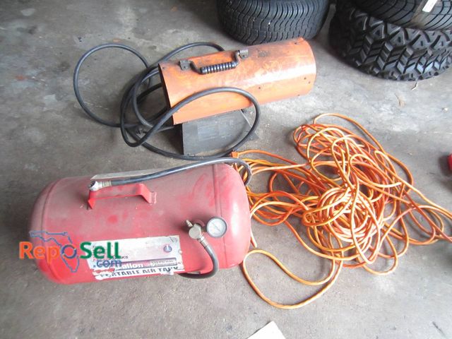 Lot 31-1276 - Torin Big Red 7 Gallon Portable Air Tank, Forced Air Propane Heater, And Extension Cord
