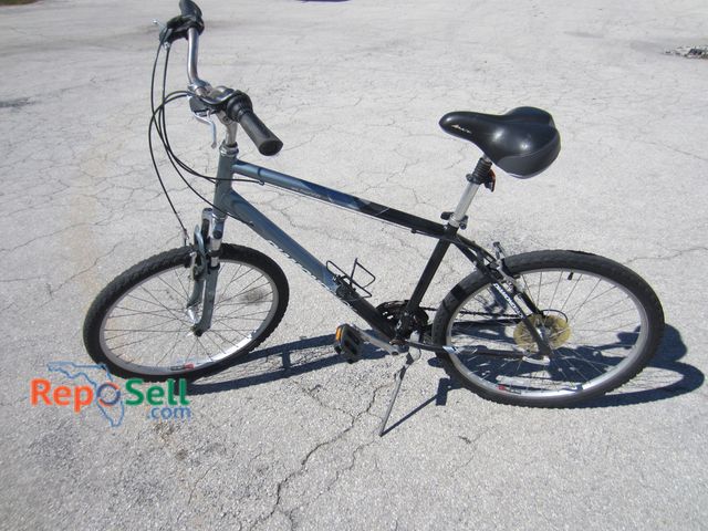 Lot 31-6236 - Diamondback Wildwood 21 Speed Bicycle
