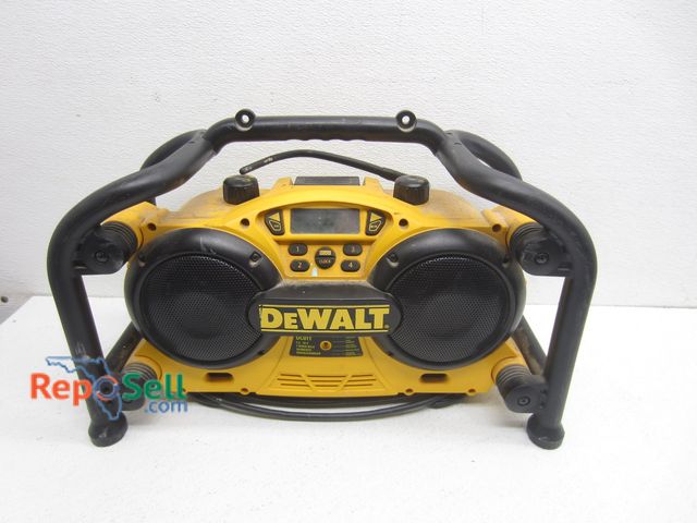 Lot 31-5543 - DeWalt 18V Charger Jobsite Radio #DC011 - TOOL ONLY, Powers On