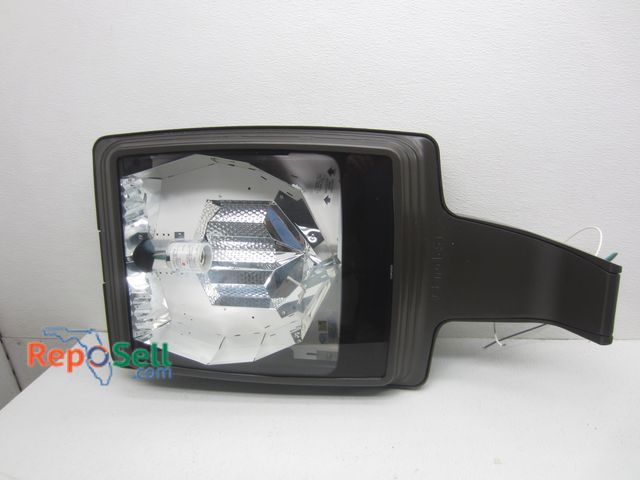 Lot 31-8513 - New Gardco Outdoor Light #X3962903 REV