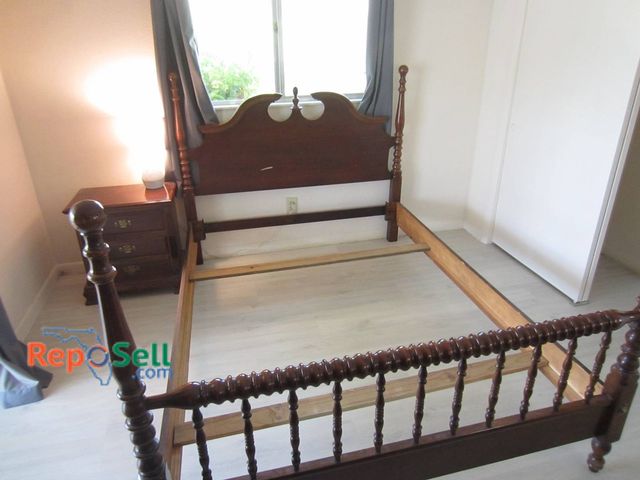 Lot 31-8638 - Wood Spindle Poster Bed Frame 87" x 62 With Headboard And Footboard