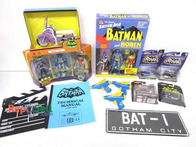 Lot 31-1241 - Assorted Batman collectibles: includes action figures, Hot Wheels, and more.