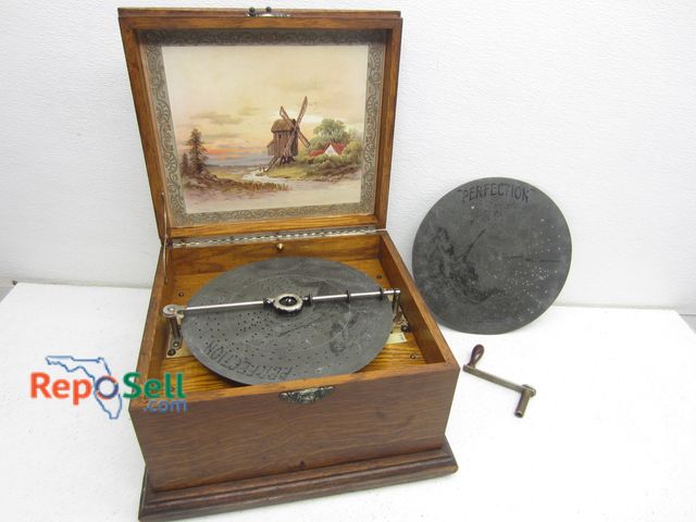 Lot 31-9249 - Vintage Music Box With (2) Discs - Working When Tested