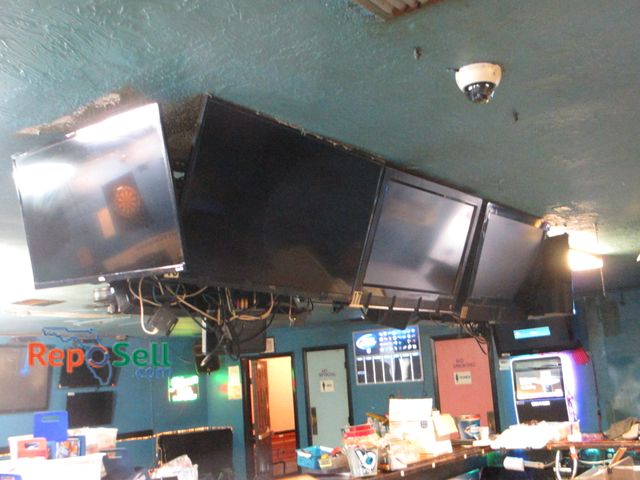 Lot 31-2169 - (8) TV's: TCL, Vizio, Onn, etc. - Most are 30" - Buyer Must Remove - Bring Ladder/Tools