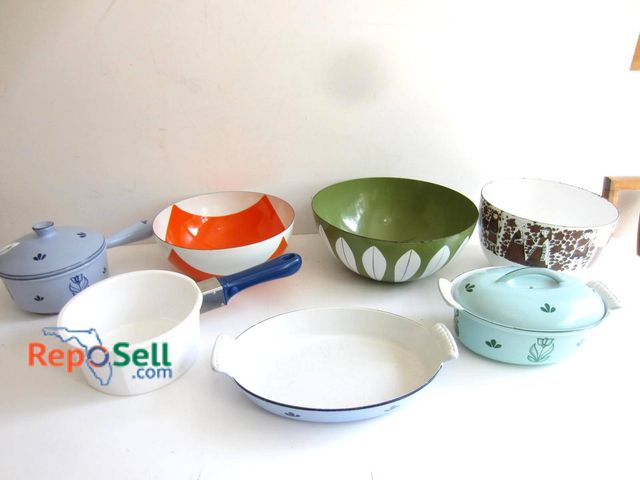 Lot 31-9167 - Enameled cookware and serving bowls, including pieces marked Made in Holland DRU, and Nouveau, Franc...