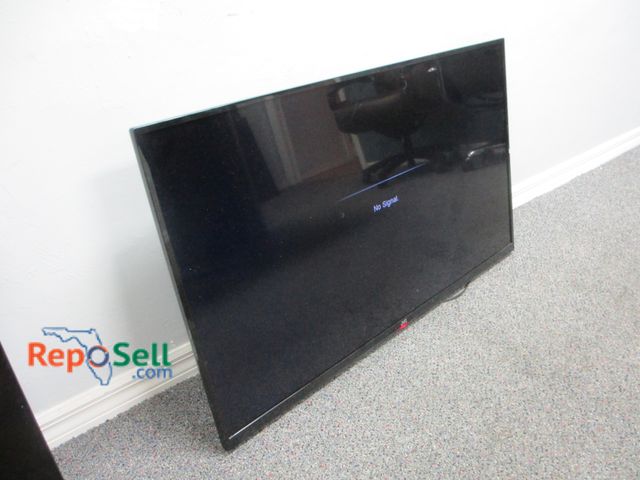 Lot 31-8186 - JVC 43" TV with Roku Remote - Powers On