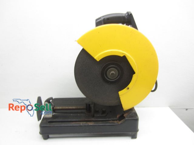 Lot 31-8396 - DeWalt 14" Chop Saw #DW870 - Power On